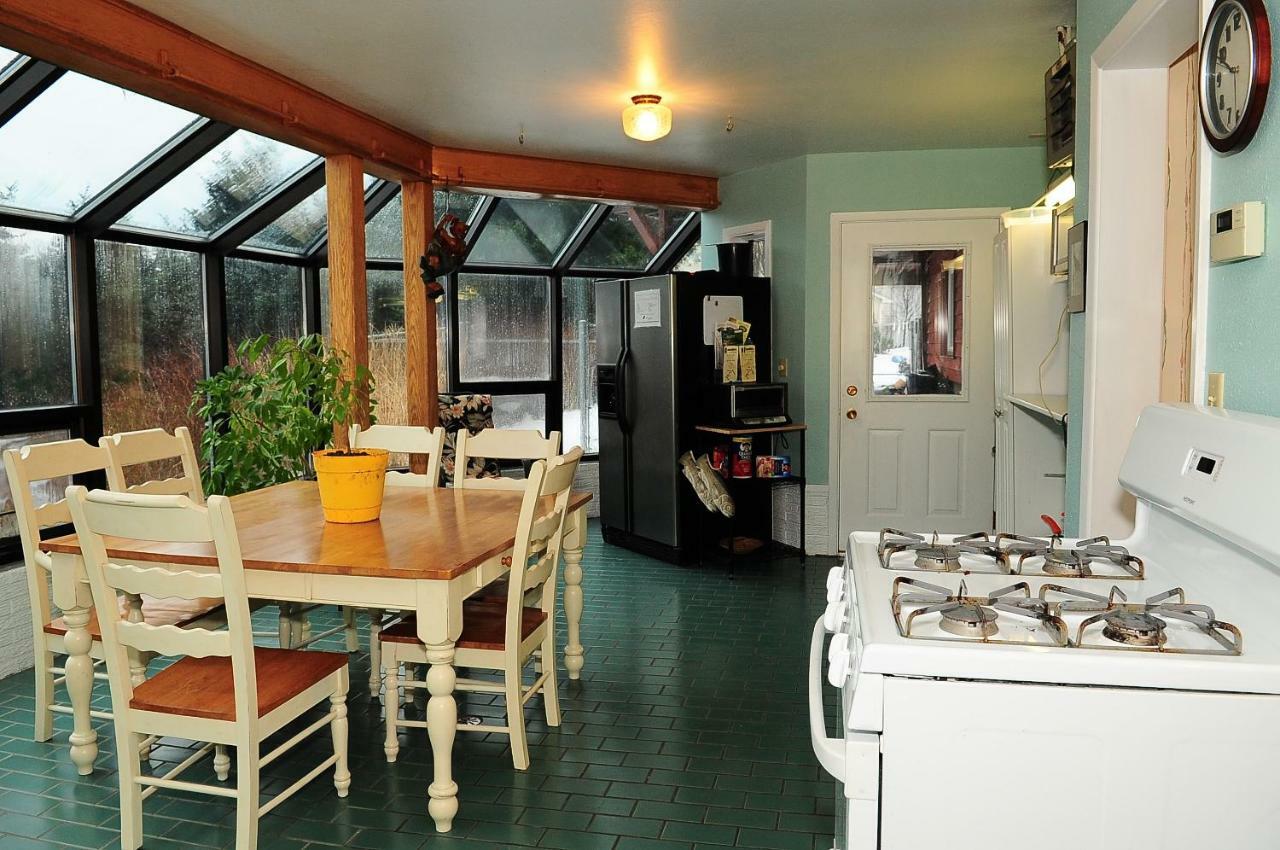 Cranky Crow Bed & Breakfast Кодиак Экстерьер фото